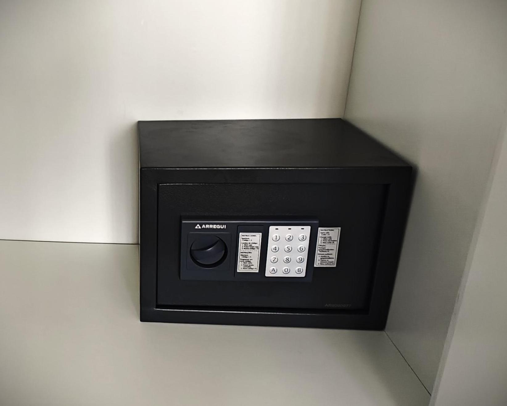 Sun Apartment - 3 Bedrooms, Priv Parking, Pool, Ac, Tv Channels, Fibre Net ロスクリスティアーノス エクステリア 写真