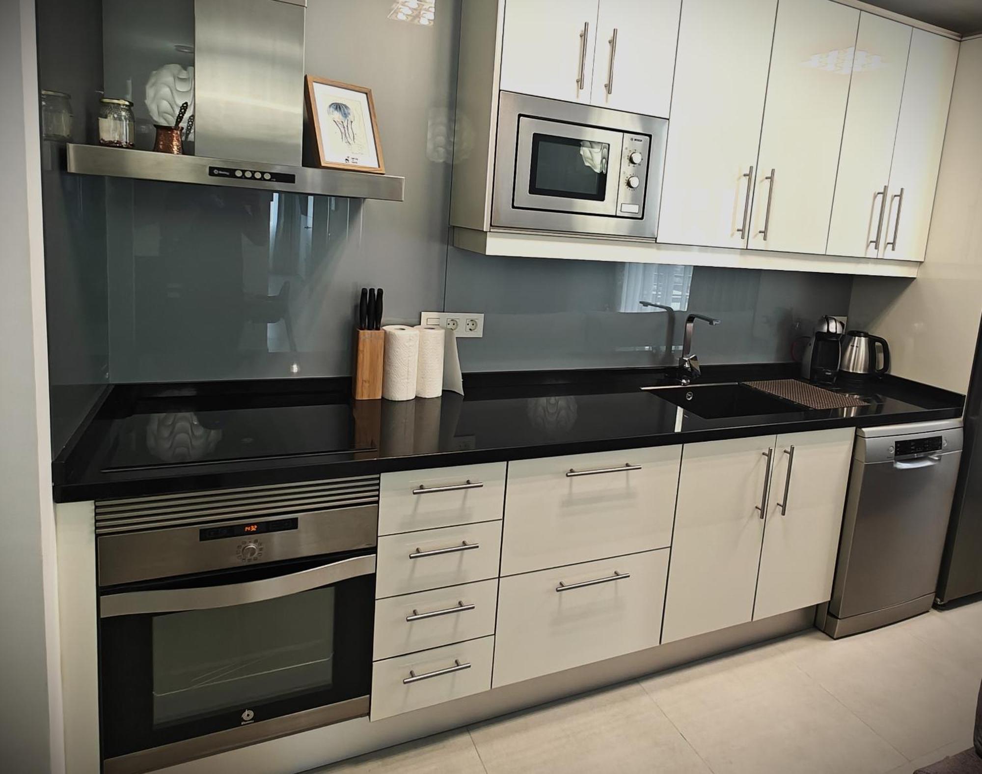 Sun Apartment - 3 Bedrooms, Priv Parking, Pool, Ac, Tv Channels, Fibre Net ロスクリスティアーノス エクステリア 写真