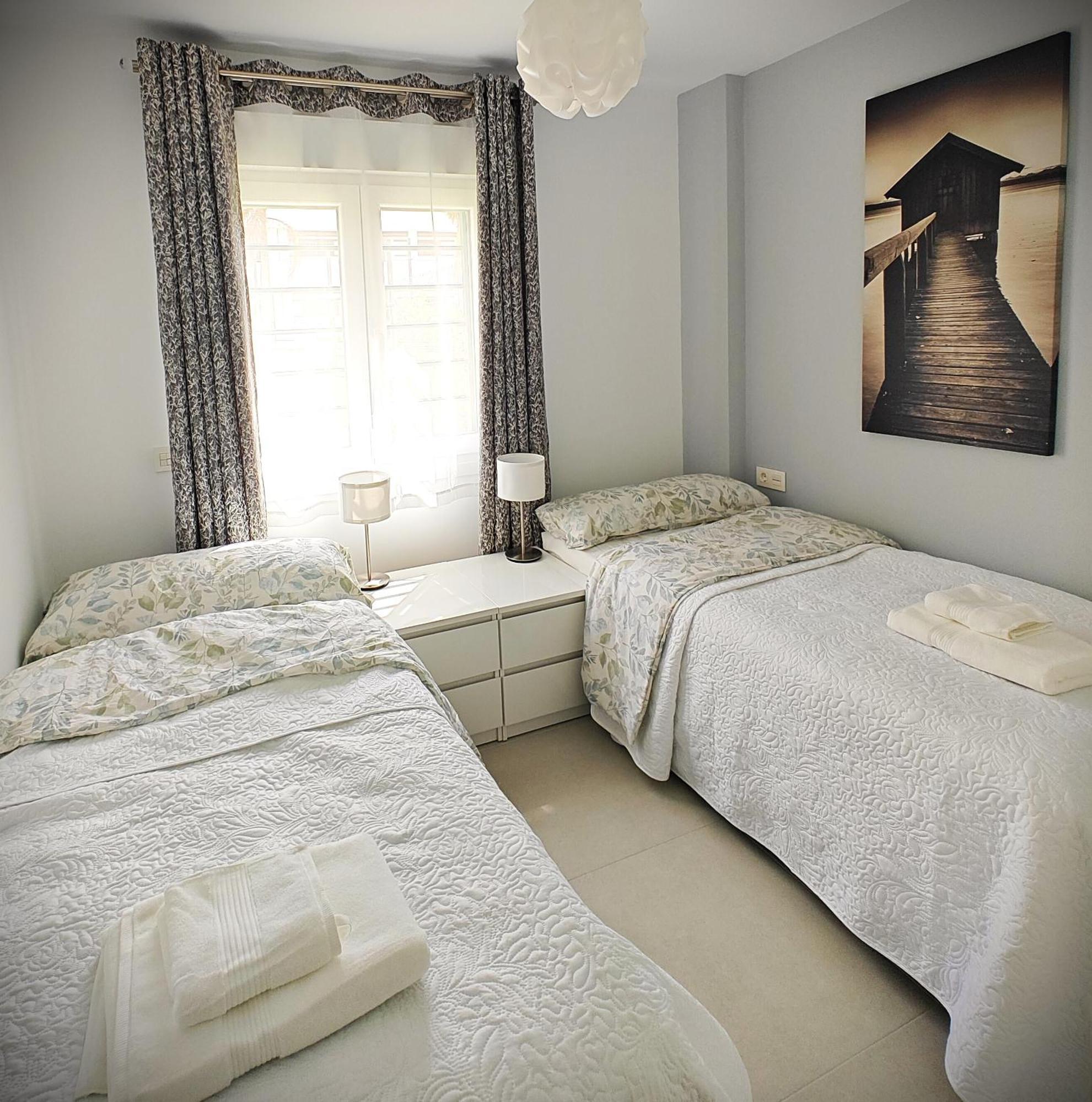 Sun Apartment - 3 Bedrooms, Priv Parking, Pool, Ac, Tv Channels, Fibre Net ロスクリスティアーノス エクステリア 写真